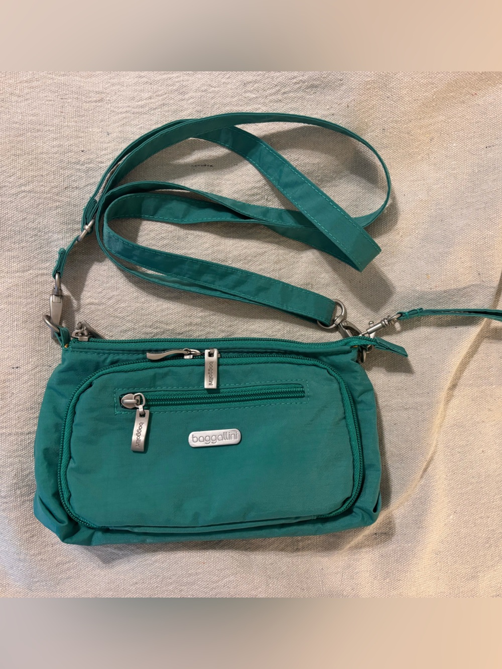 Baggallini Teal Green Crossbody / wristlet EUC